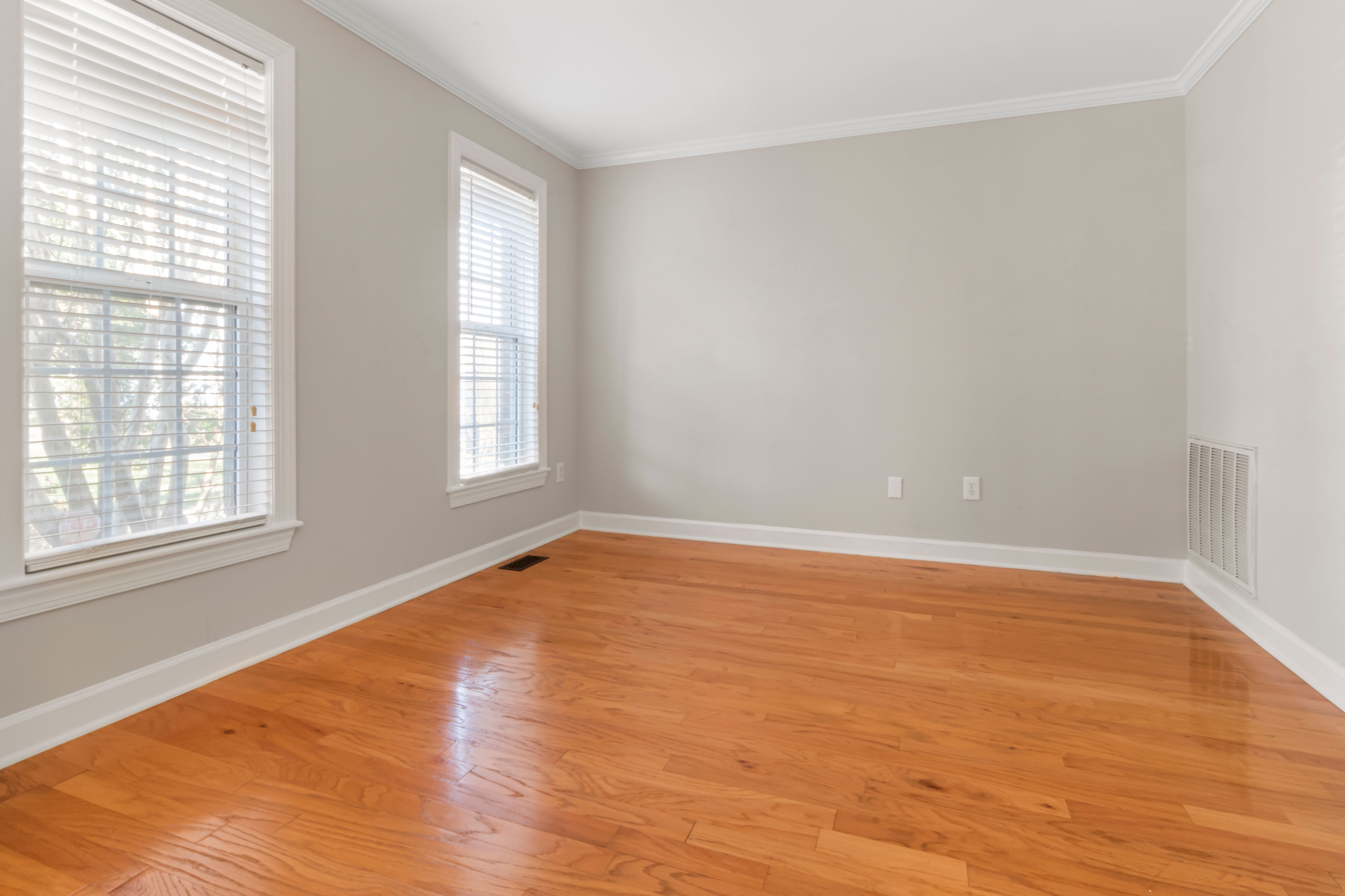 Laminate Flooring vs Hardwood Flooring